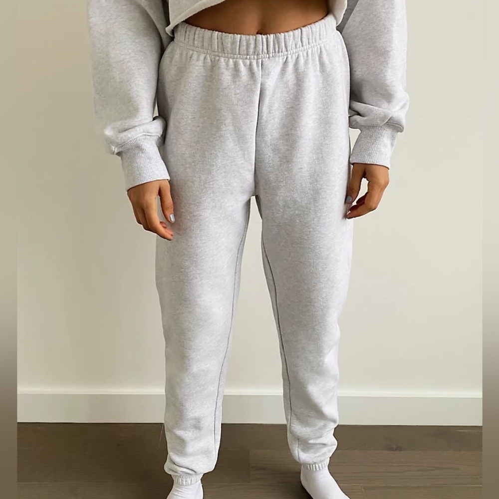 Aritzia TNA Cozy Fleece Perfect Hi-Rise Sweatpant (Heather Cloud White)